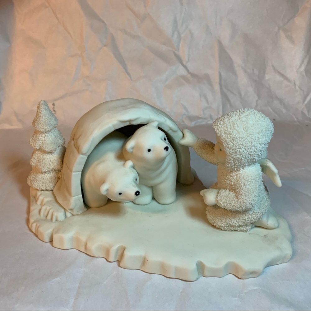 Department 56 snowbabies. Two polar bears in an igloo.
